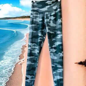 Aerie Camo Leggings Chill Play Move size medium